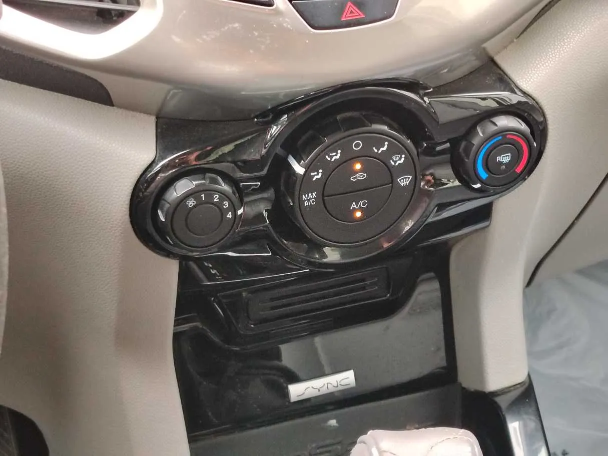 Car image 24