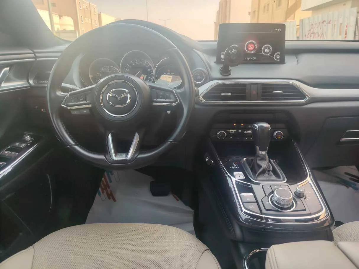 Car image 19