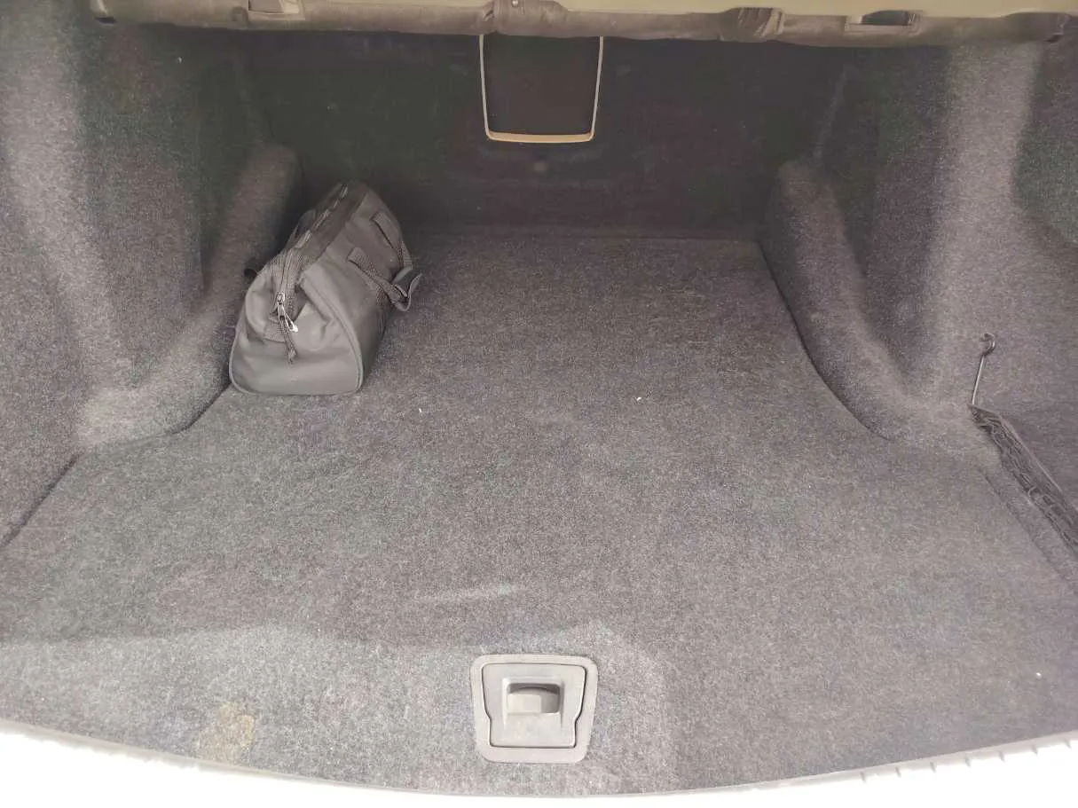 Car image 26