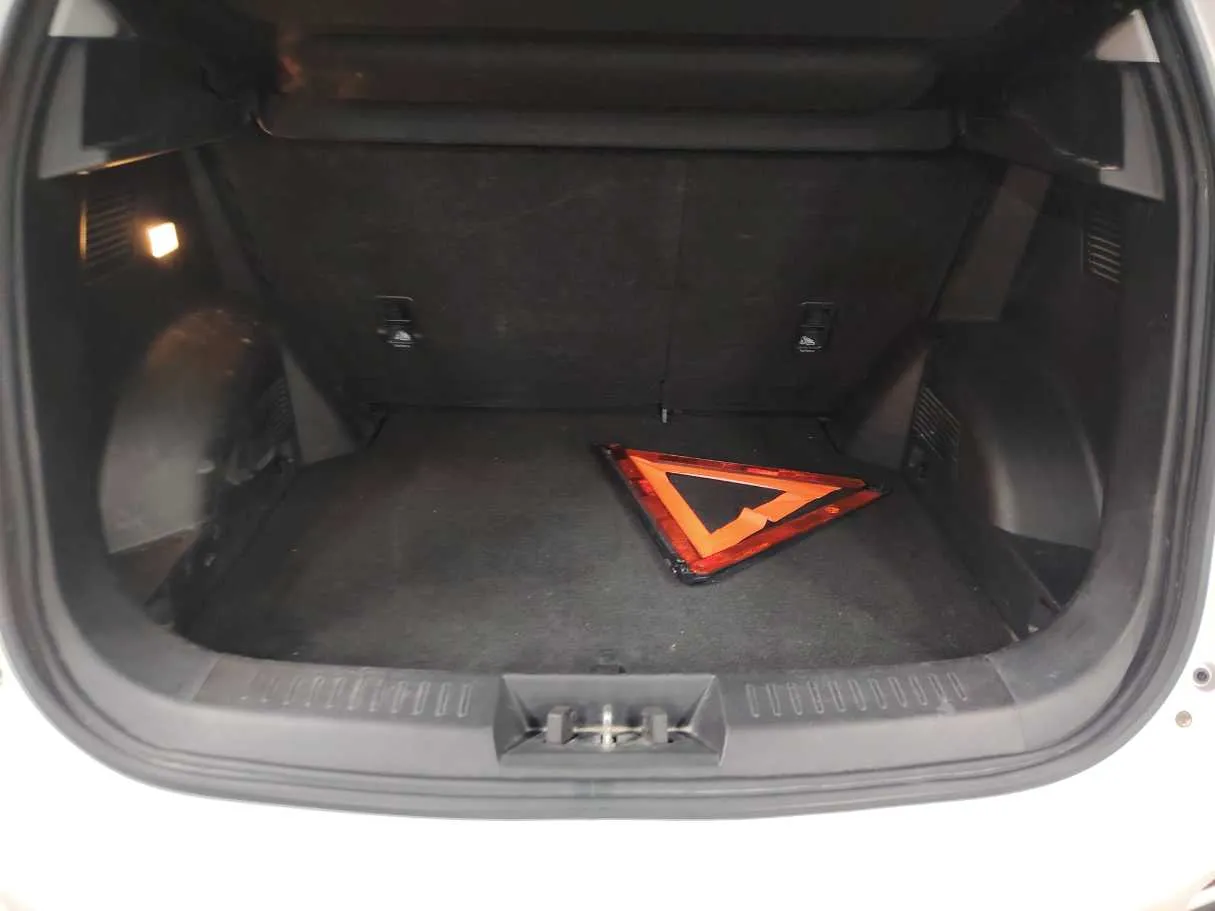 Car image 25