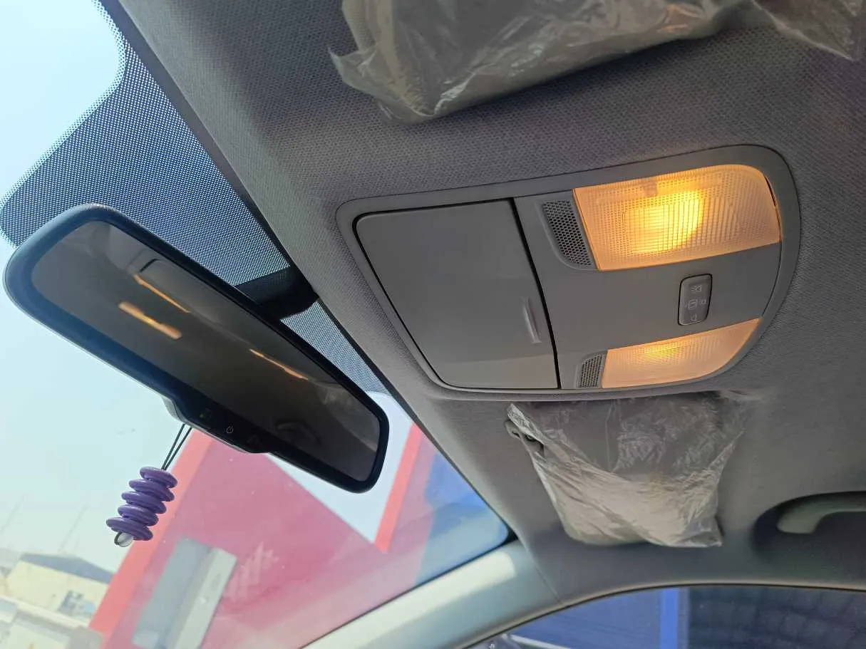 Car image 26
