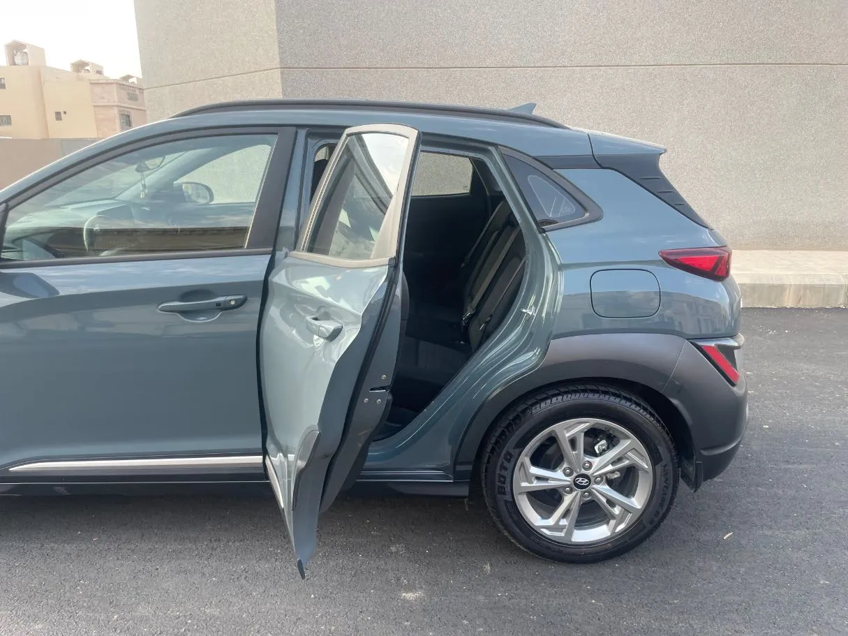 Car image 15