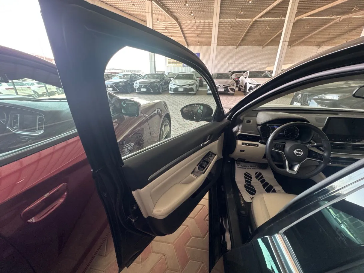 Car image 7