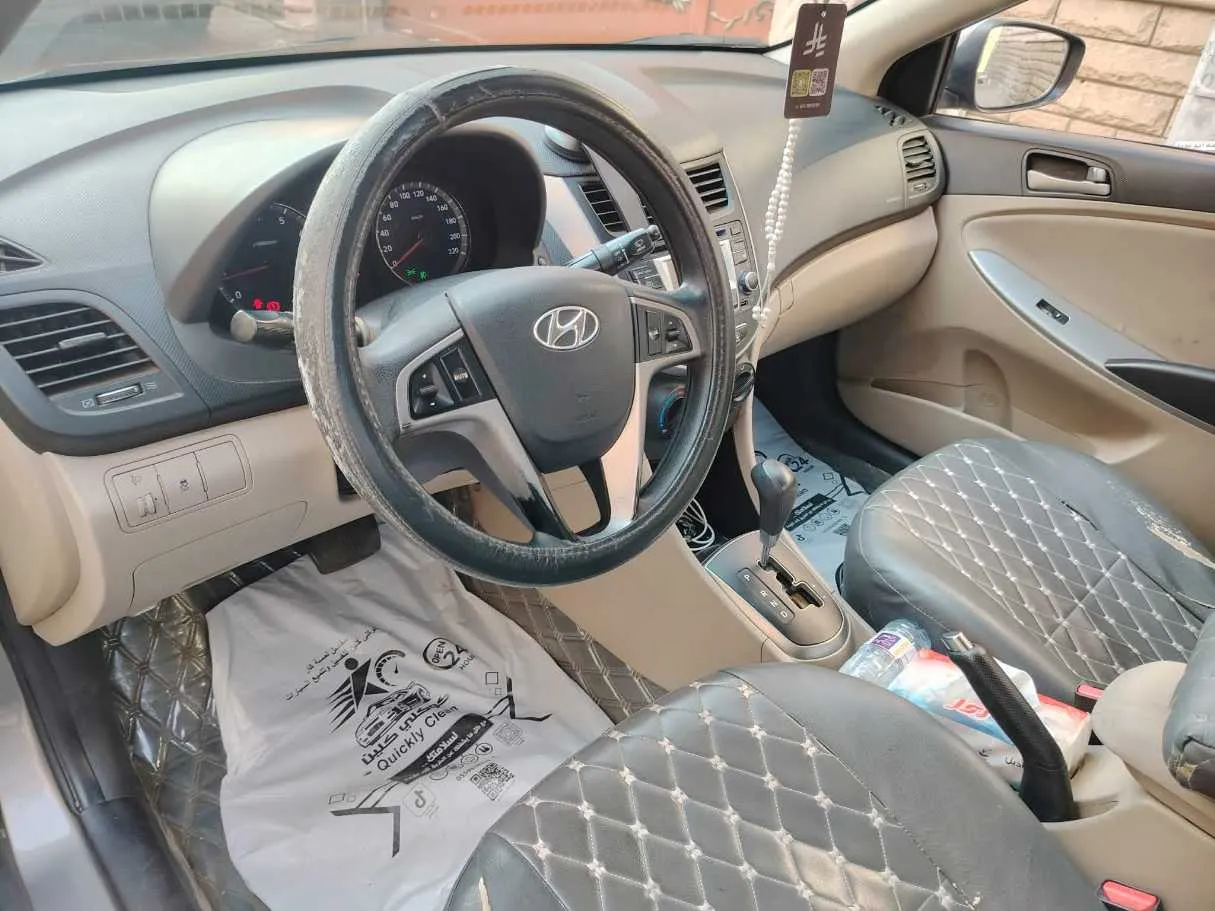 Car image 12