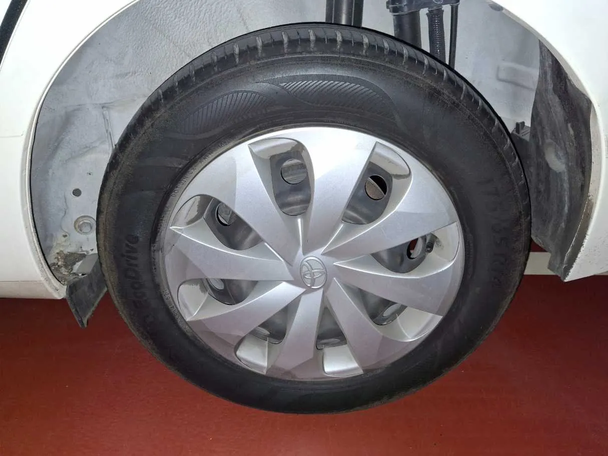 Car image 9