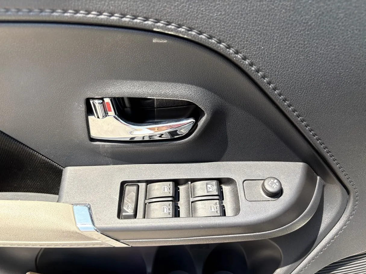 Car image 24