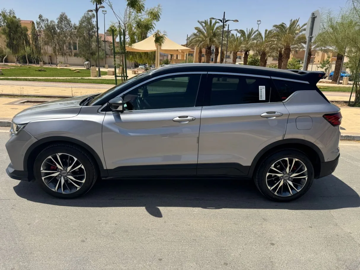 Car image 8