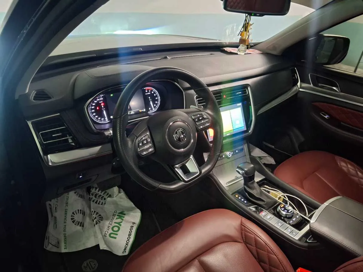 Car image 11