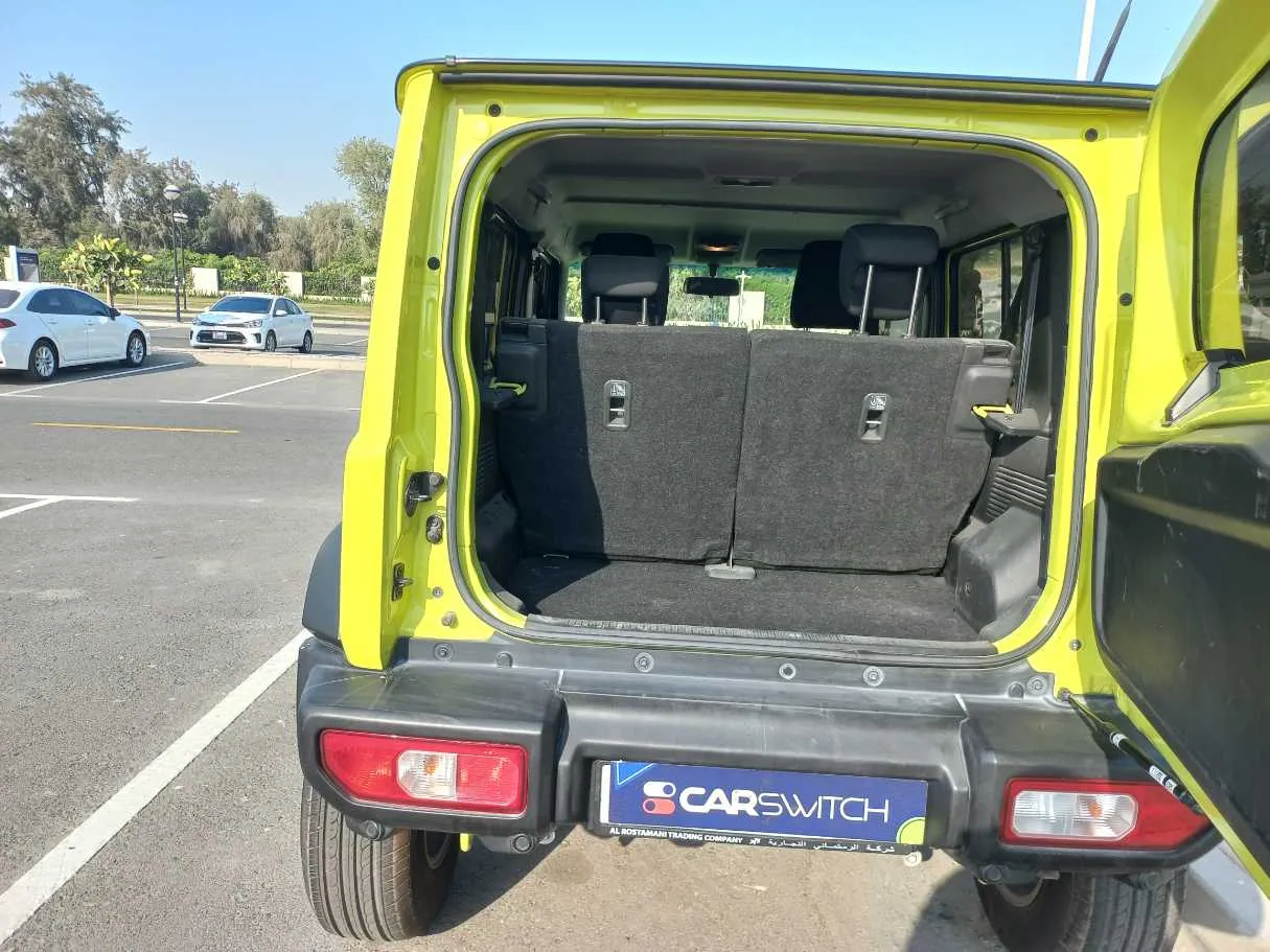 Car image 19