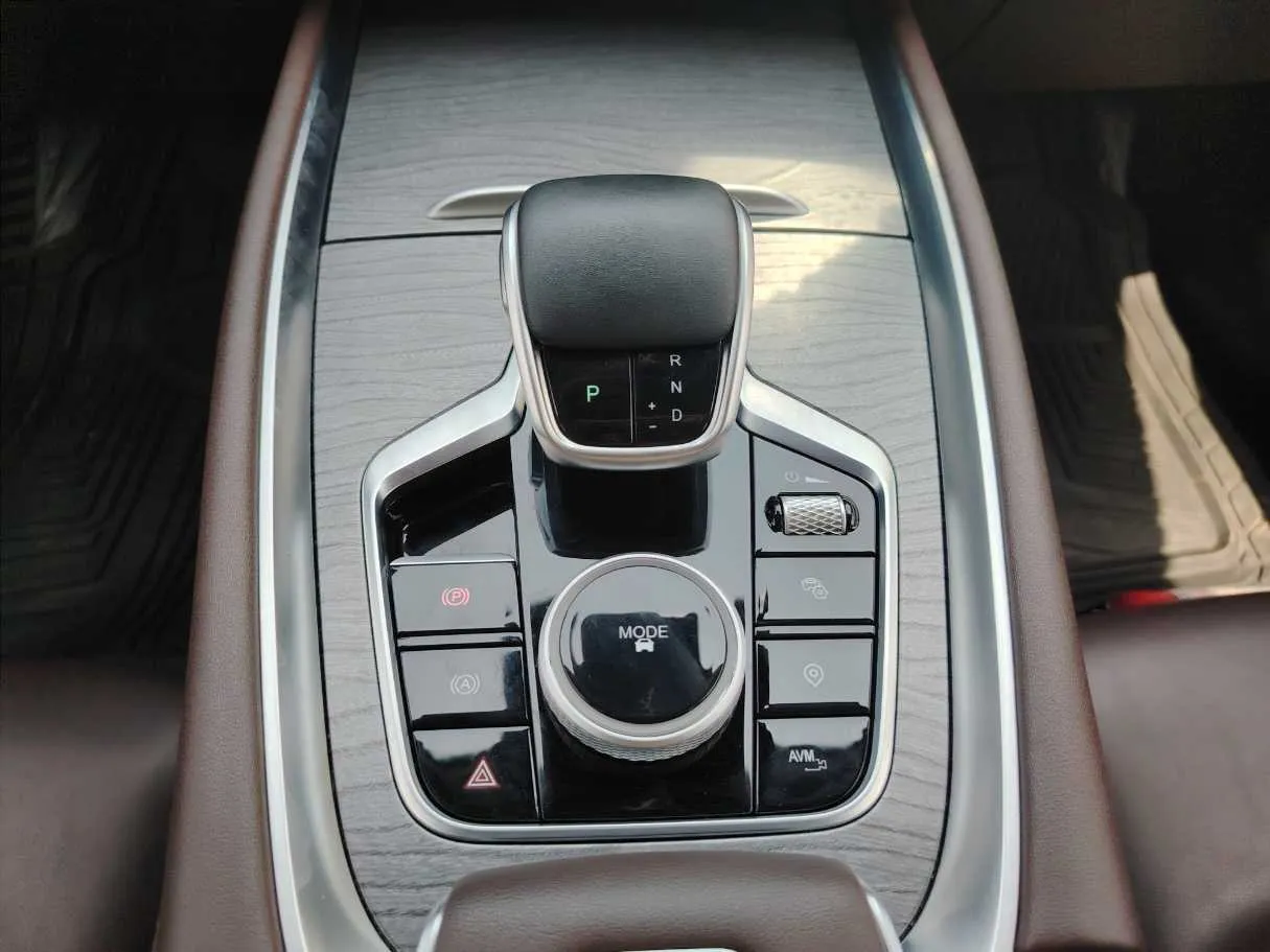 Car image 18