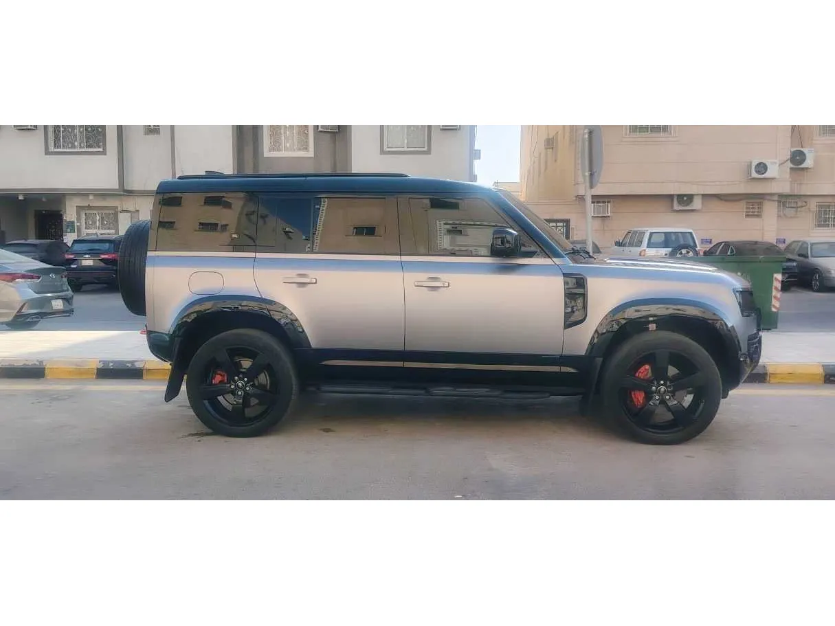 Car image 4