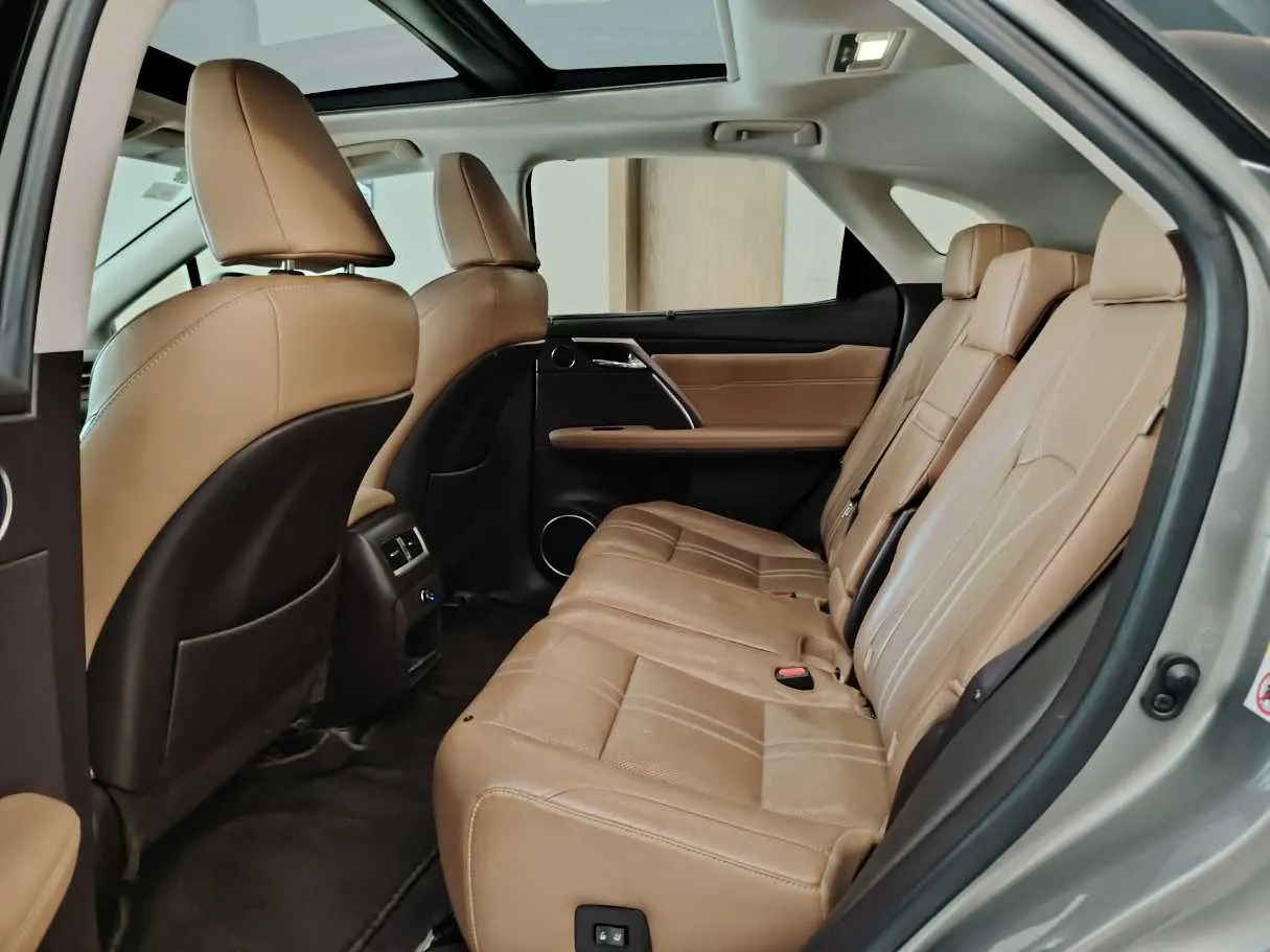 Car image 17