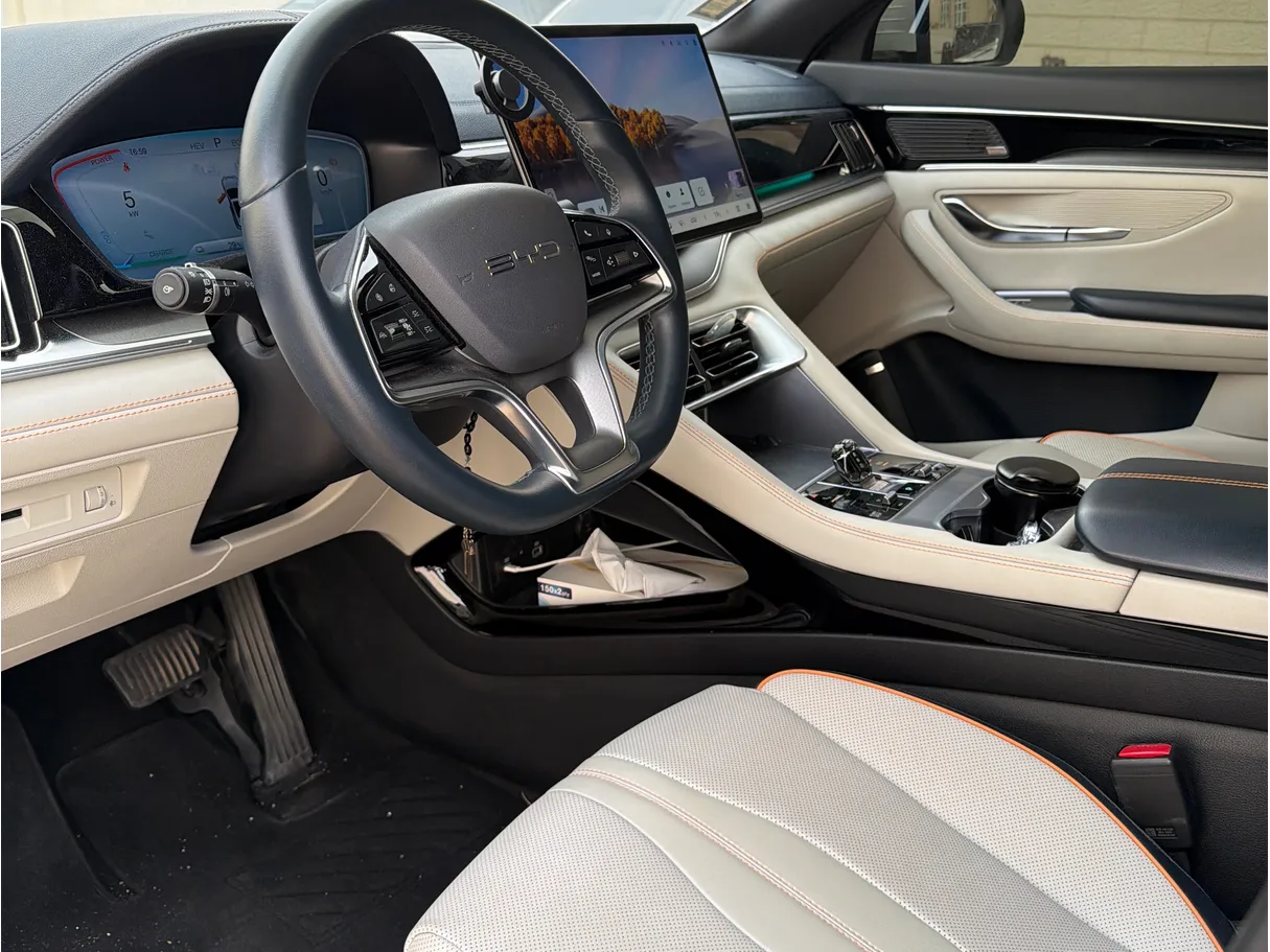 Car image 5