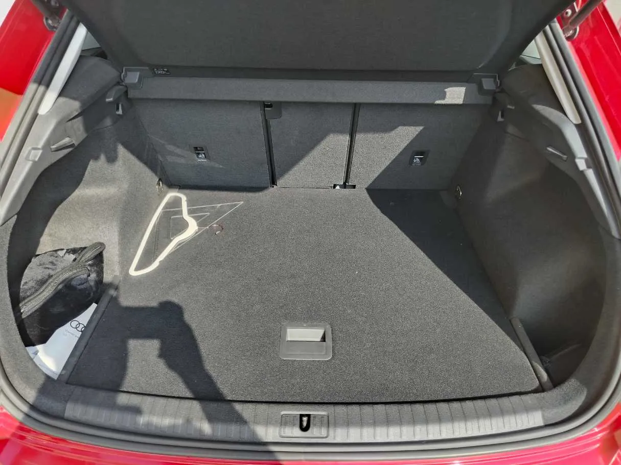 Car image 32