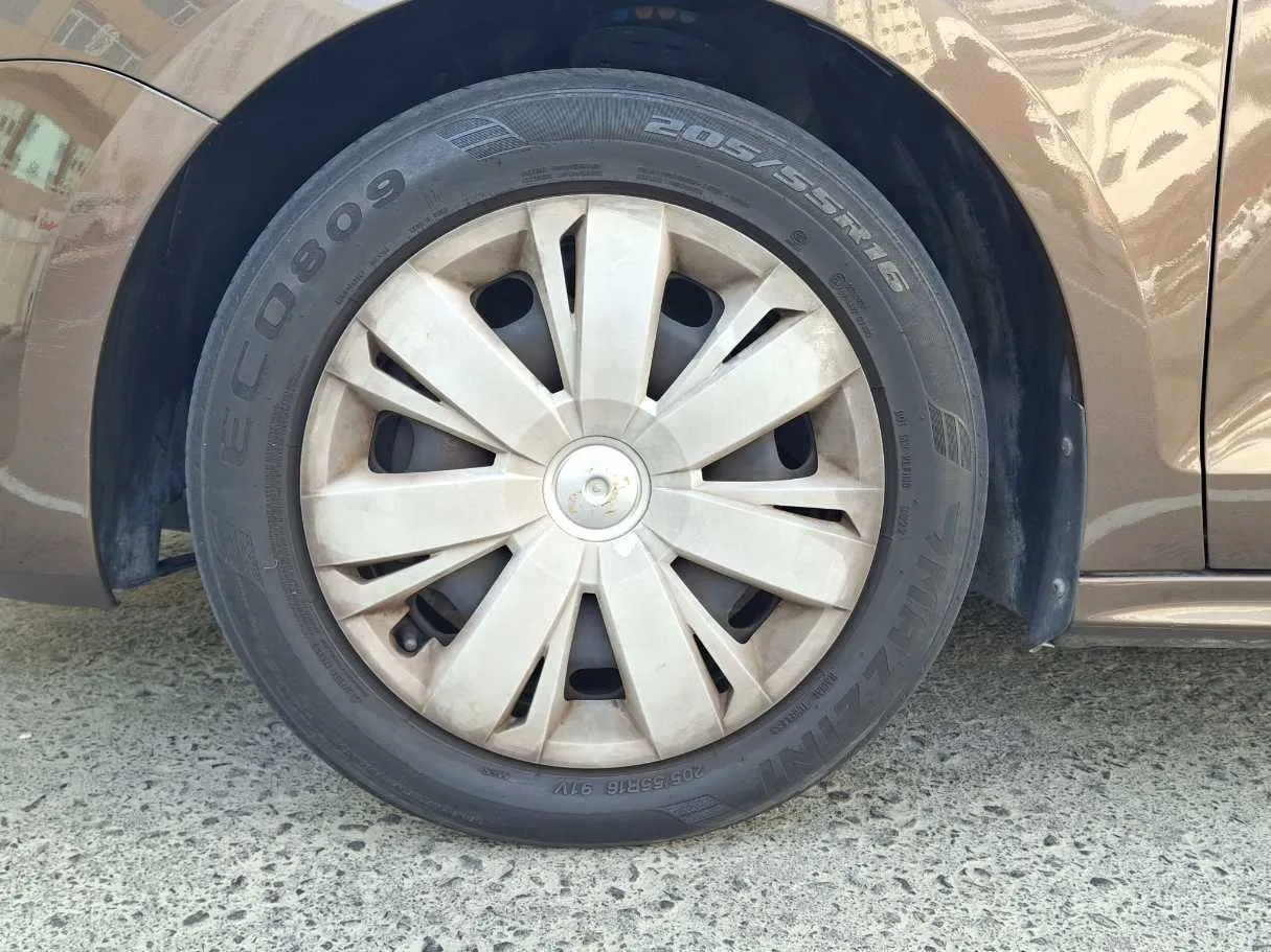 Car image 10