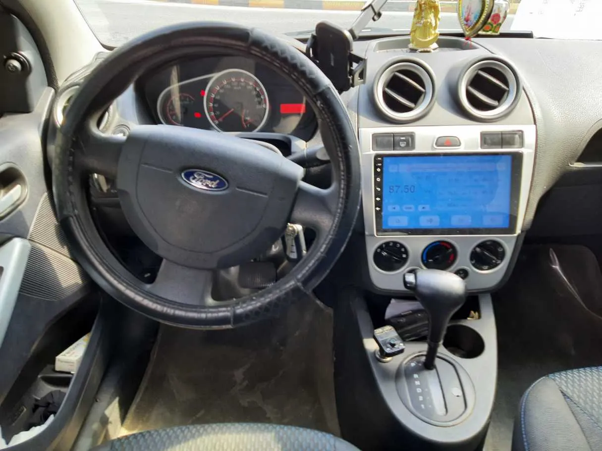 Car image 16