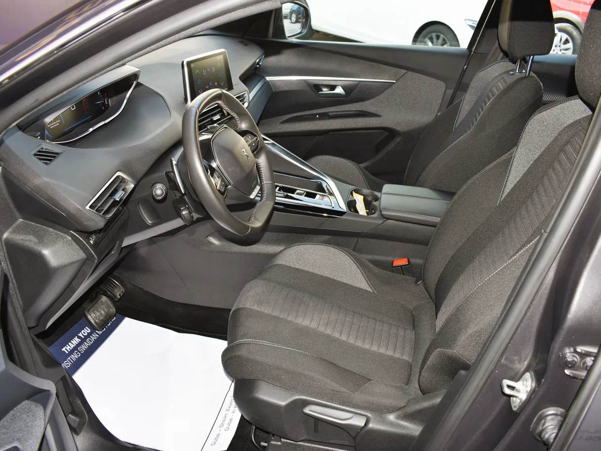 Car image 12