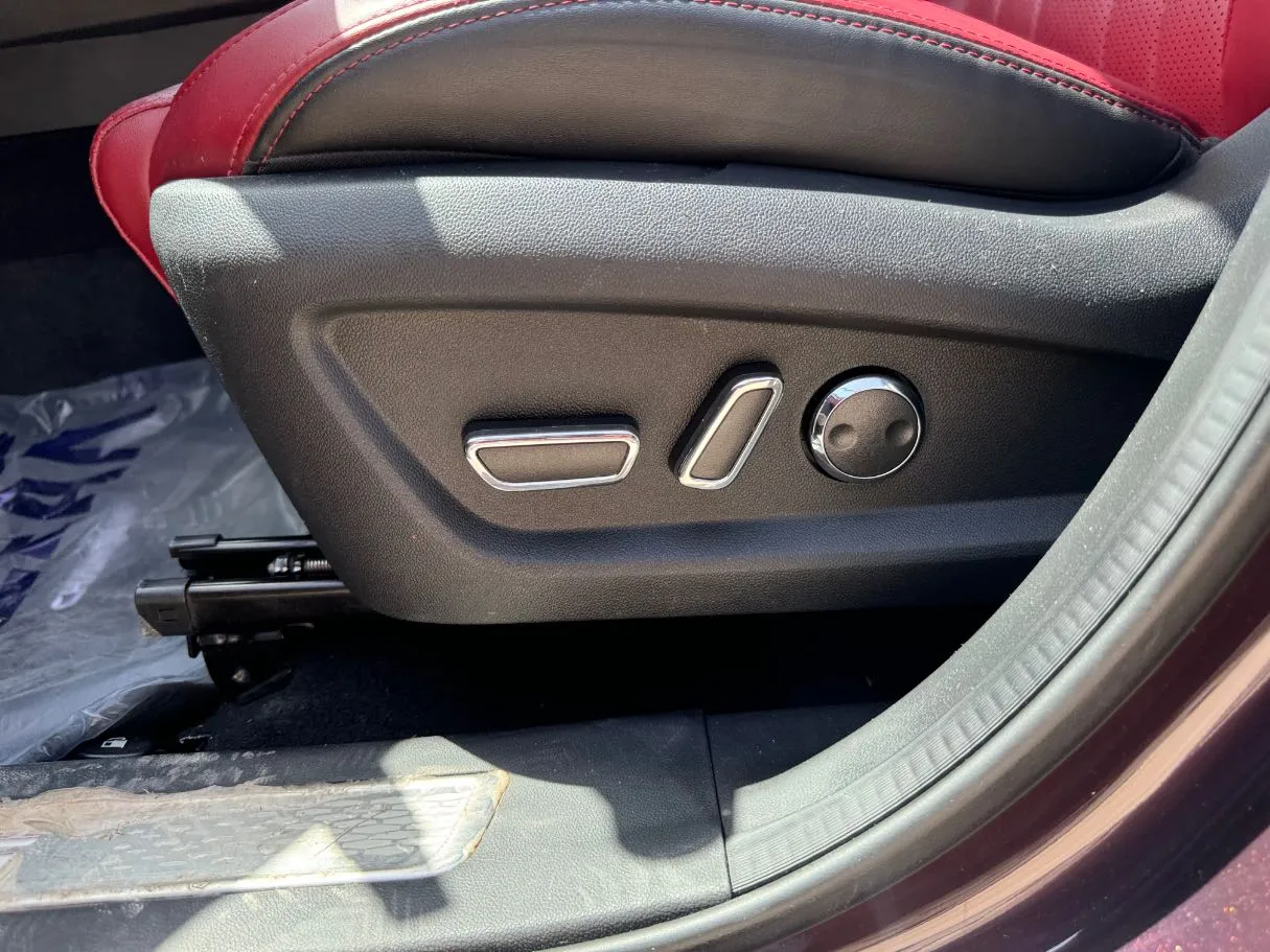 Car image 22