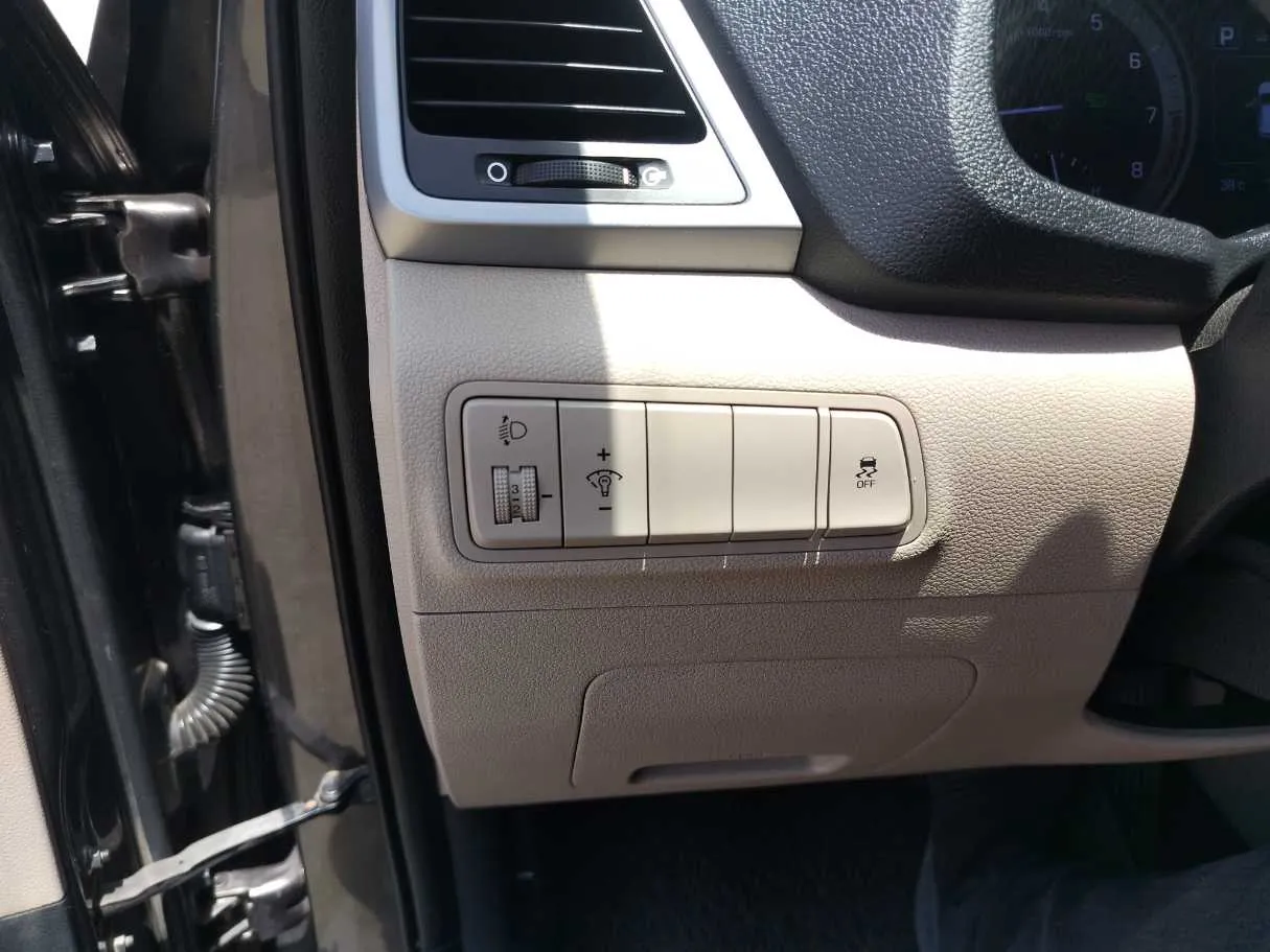 Car image 33