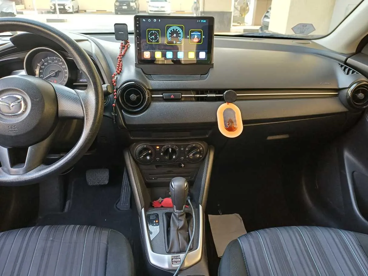 Car image 18