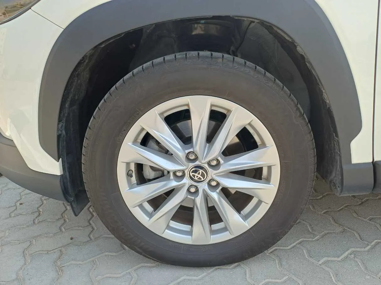 Car image 9