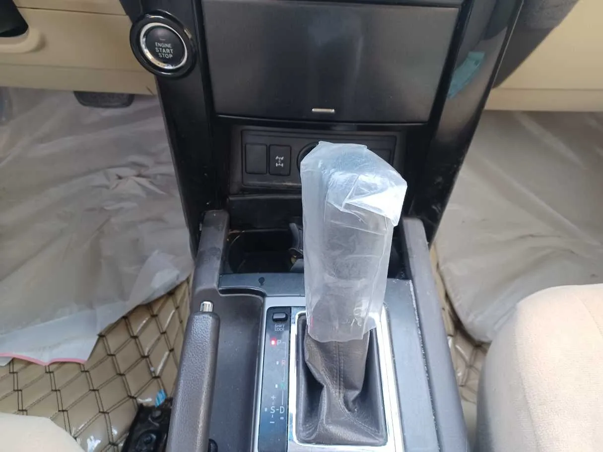 Car image 14