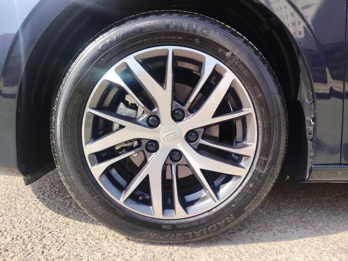 Car image 10
