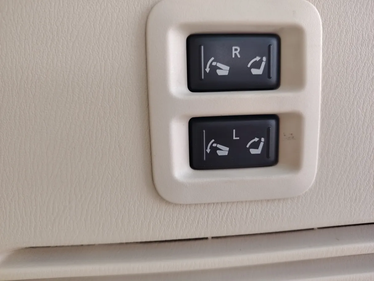 Car image 40
