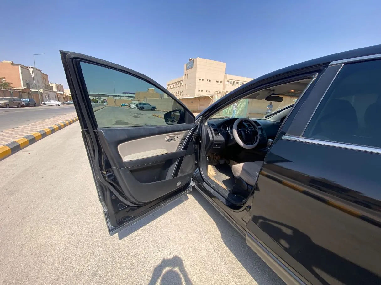 Car image 10