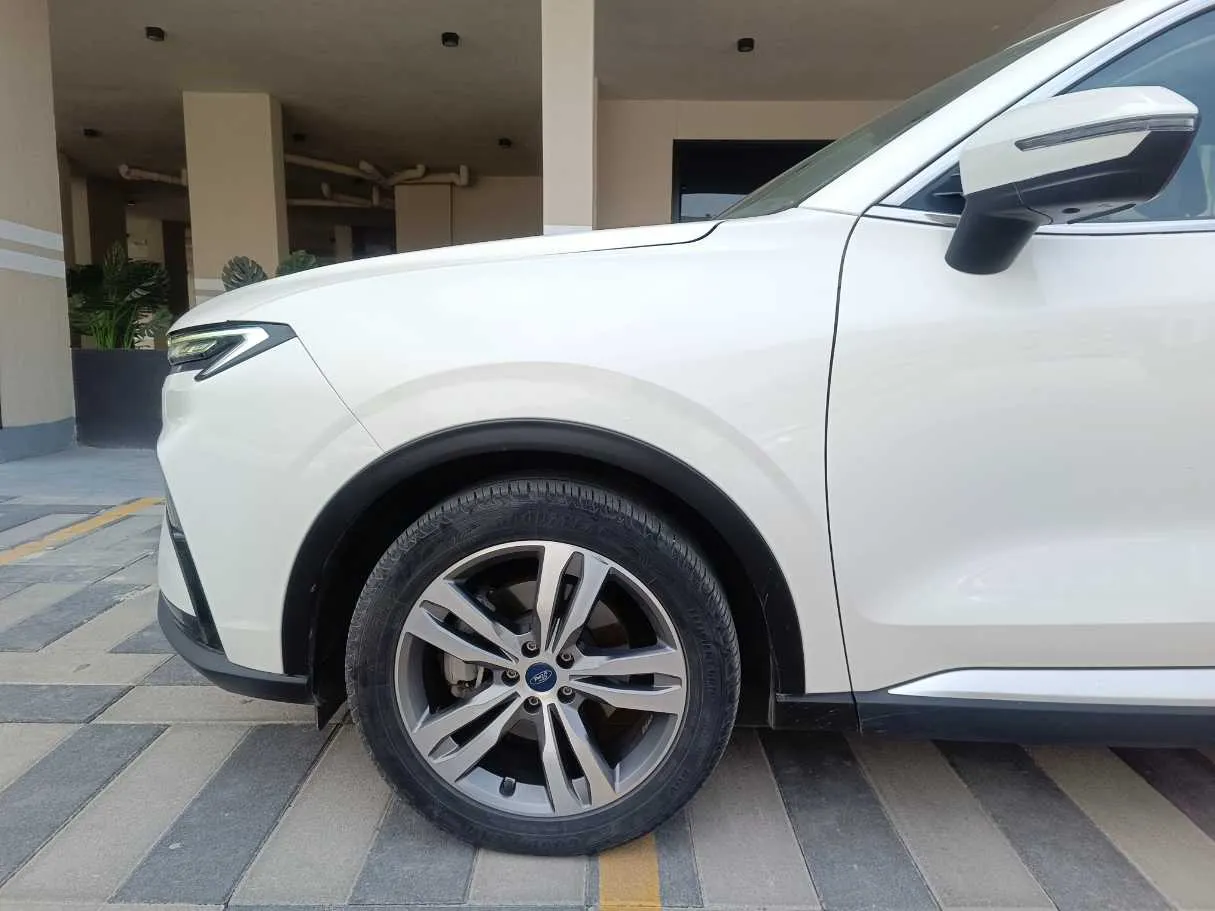 Car image 9