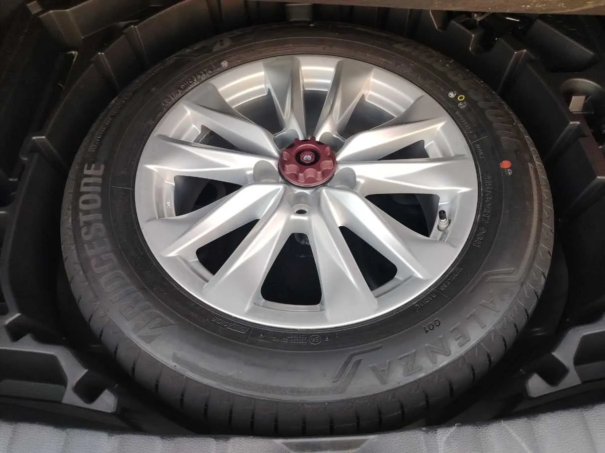 Car image 32
