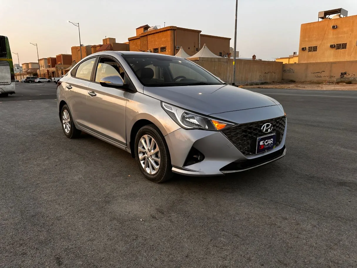 Car image 3