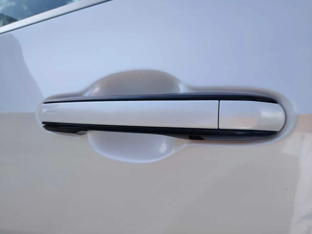 Car image 32