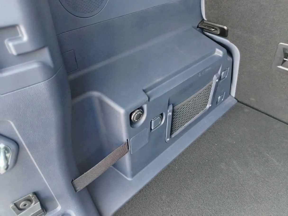 Car image 48