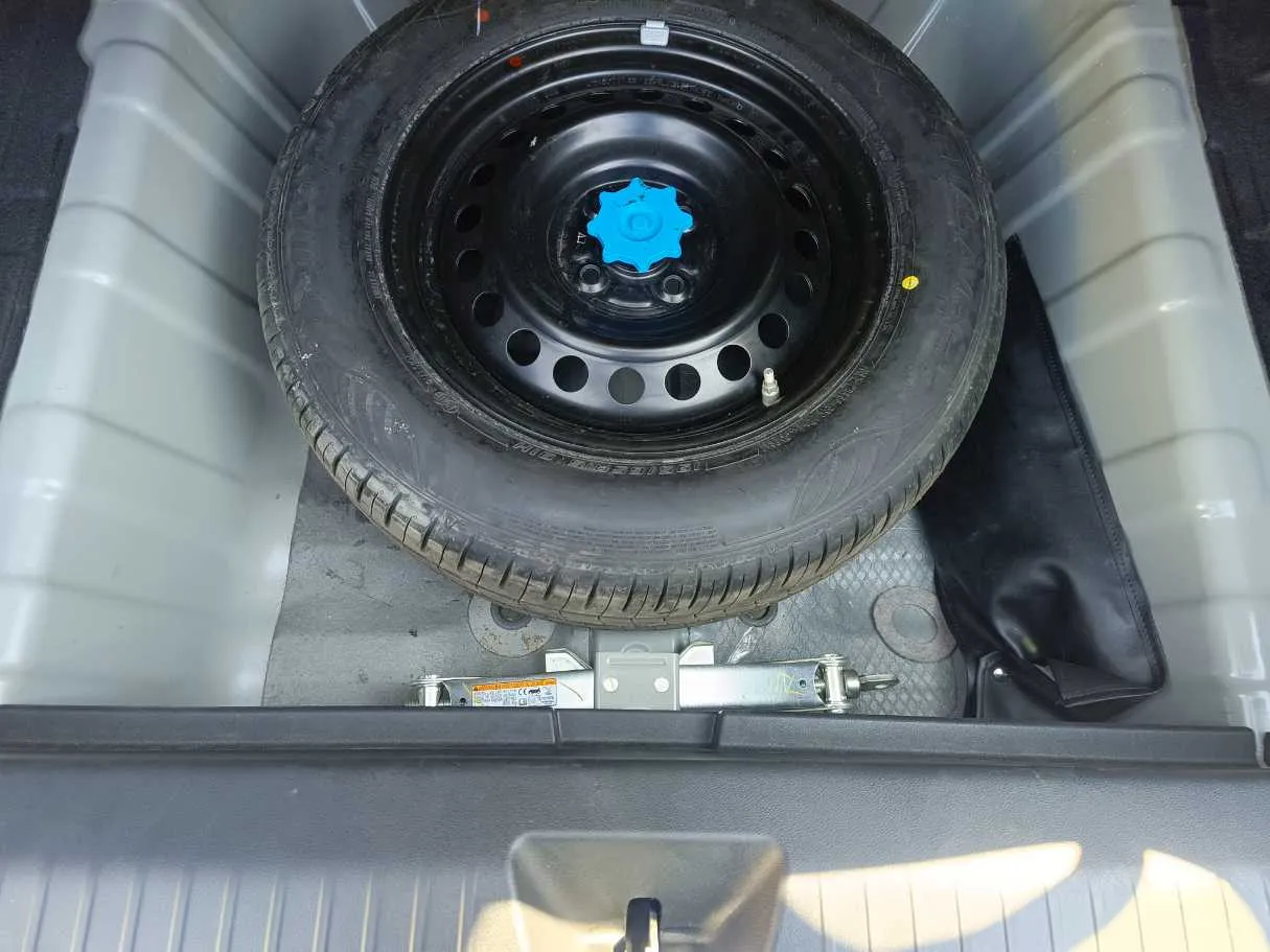 Car image 35