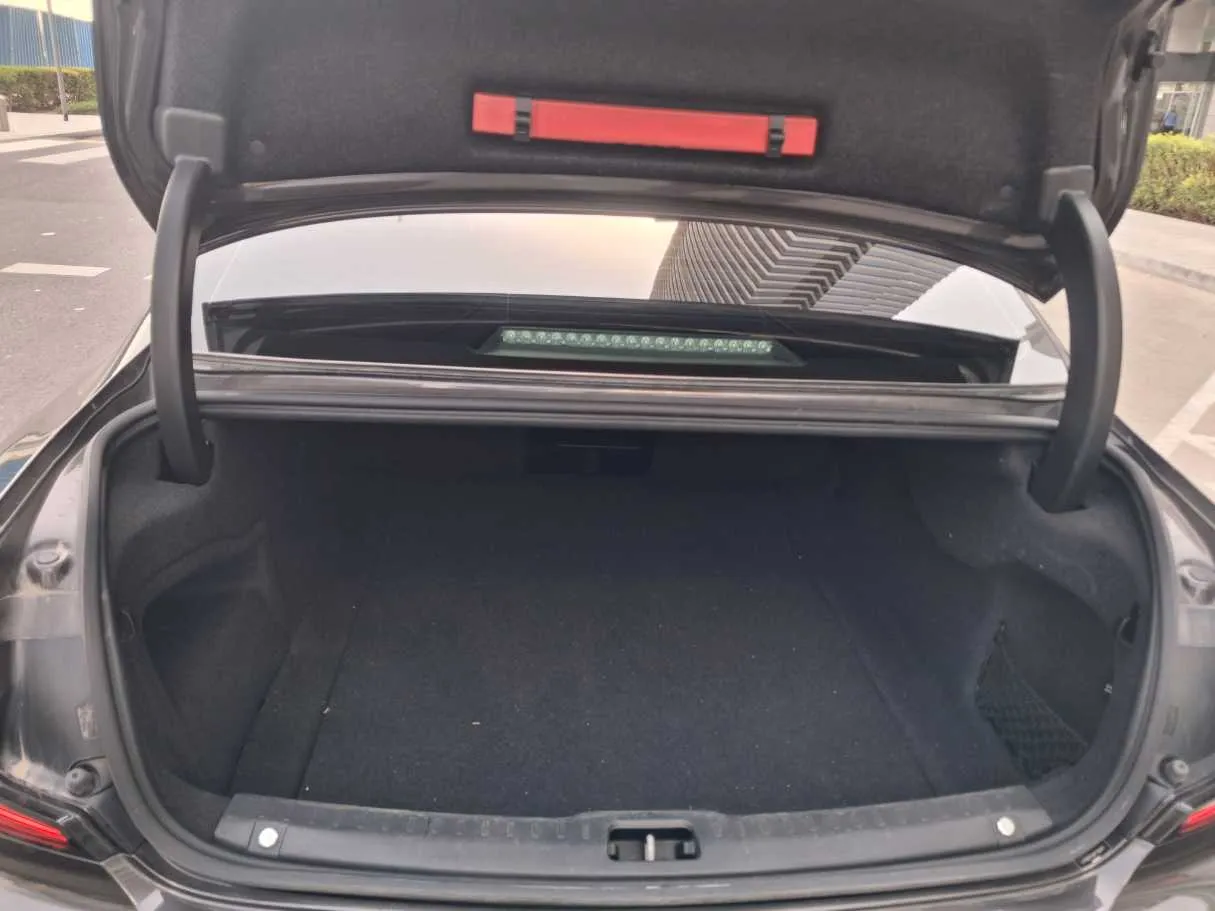 Car image 19