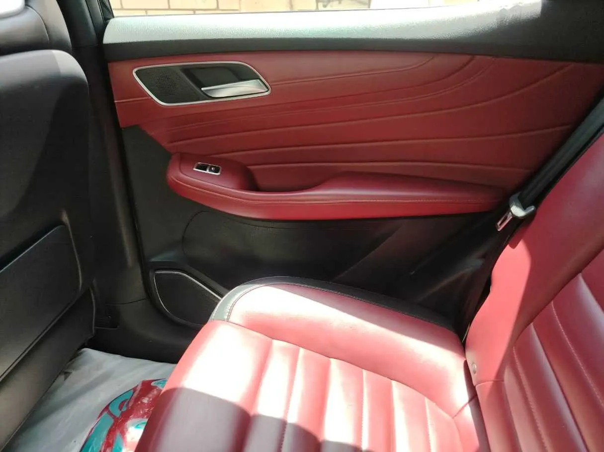 Car image 32
