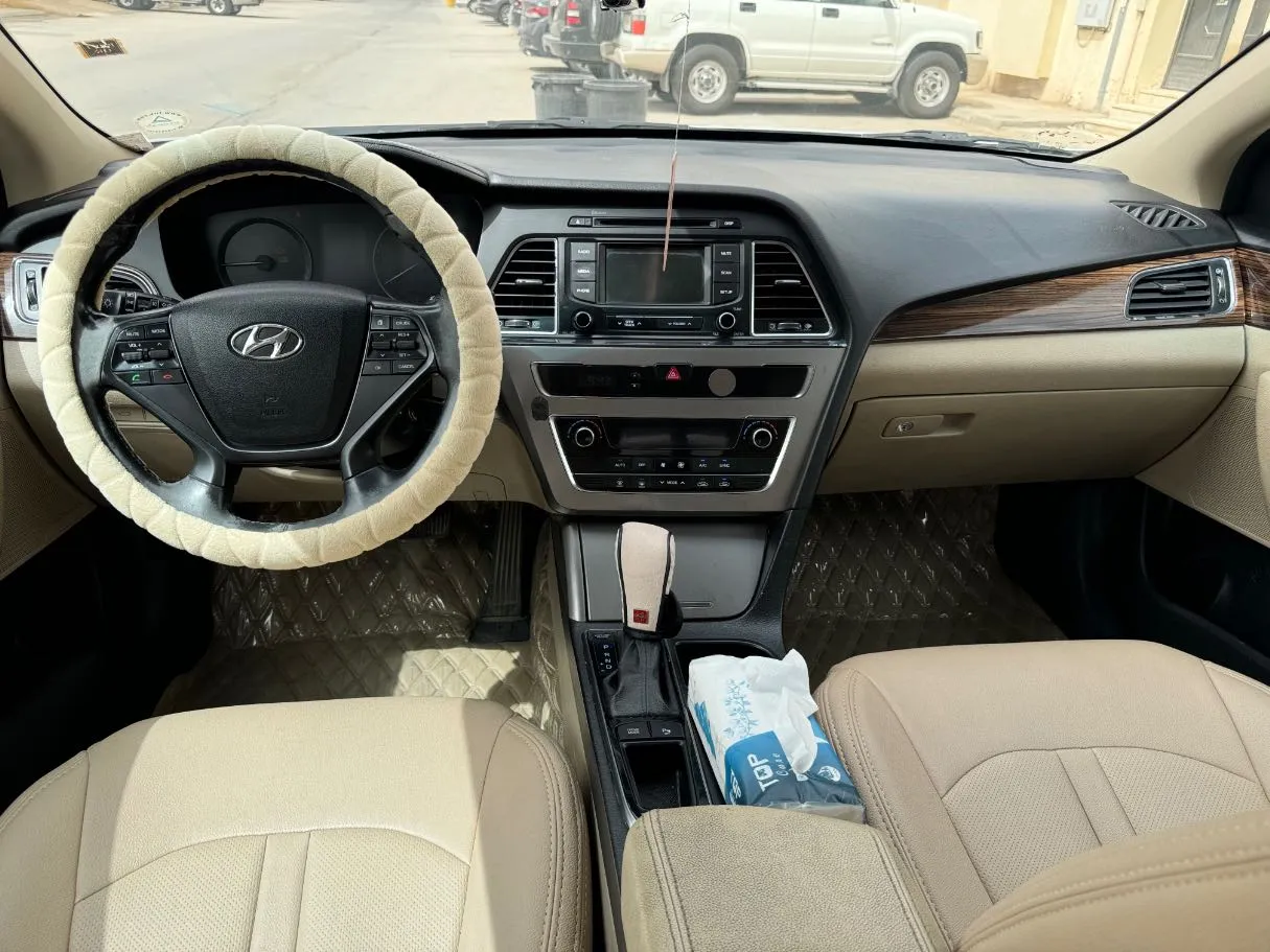 Car image 16