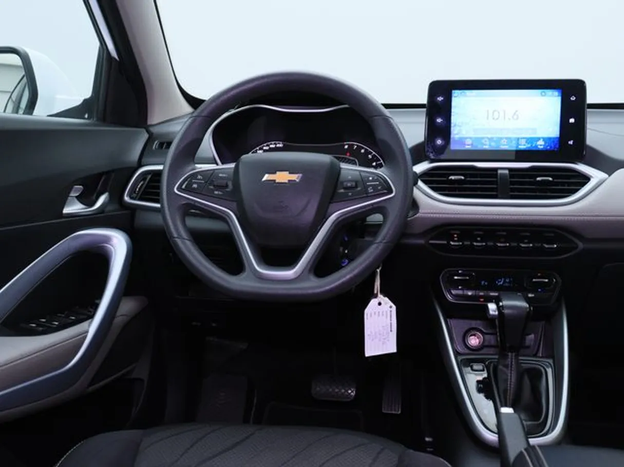 Car image 15