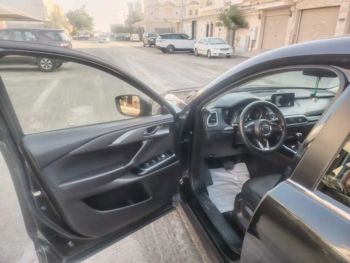 Car image 11