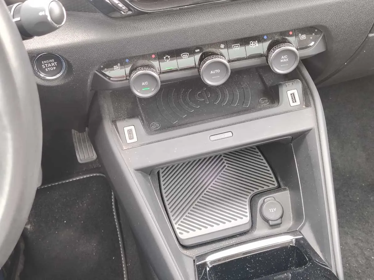 Car image 24