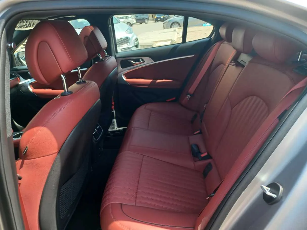 Car image 15