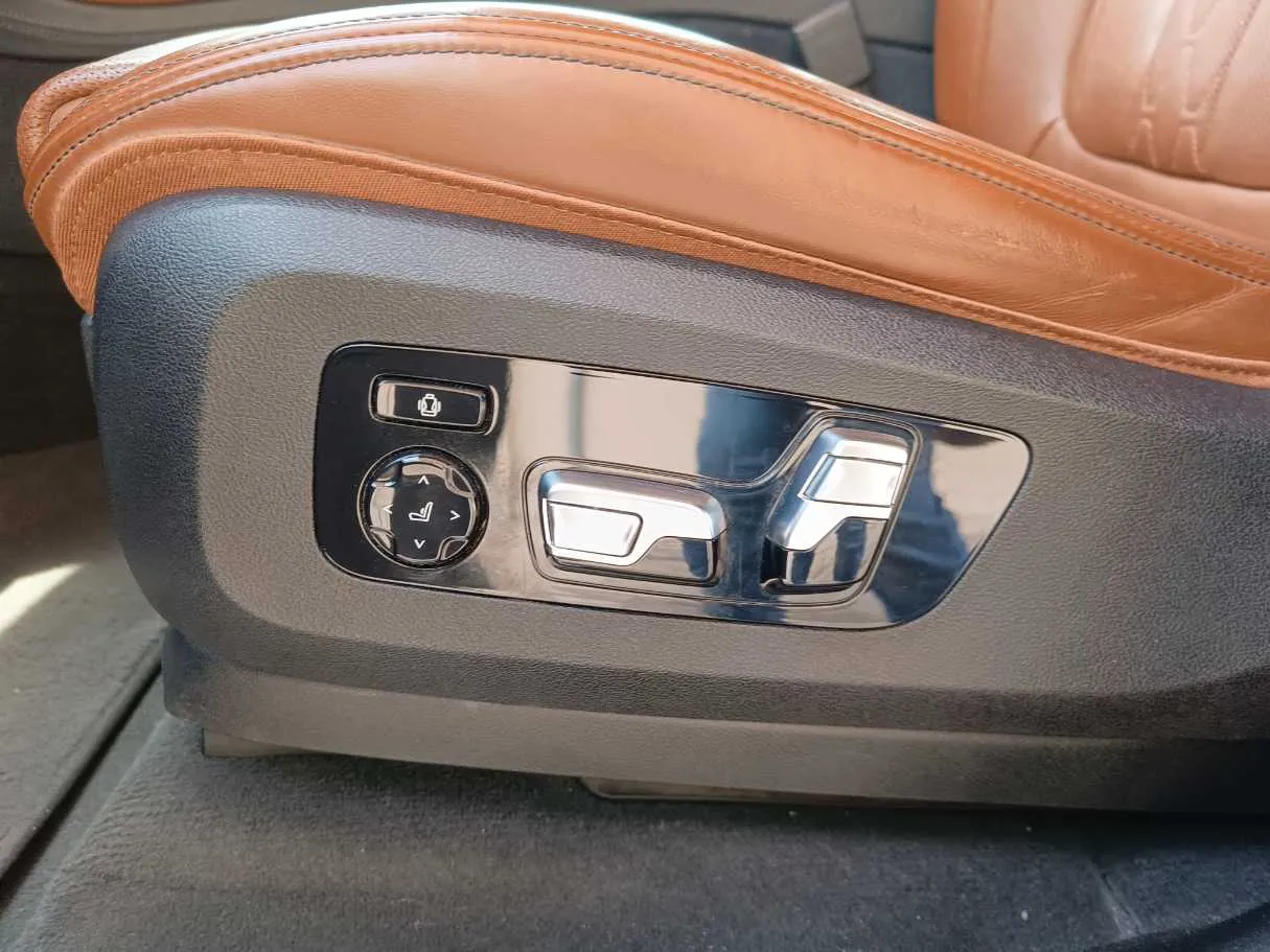 Car image 36