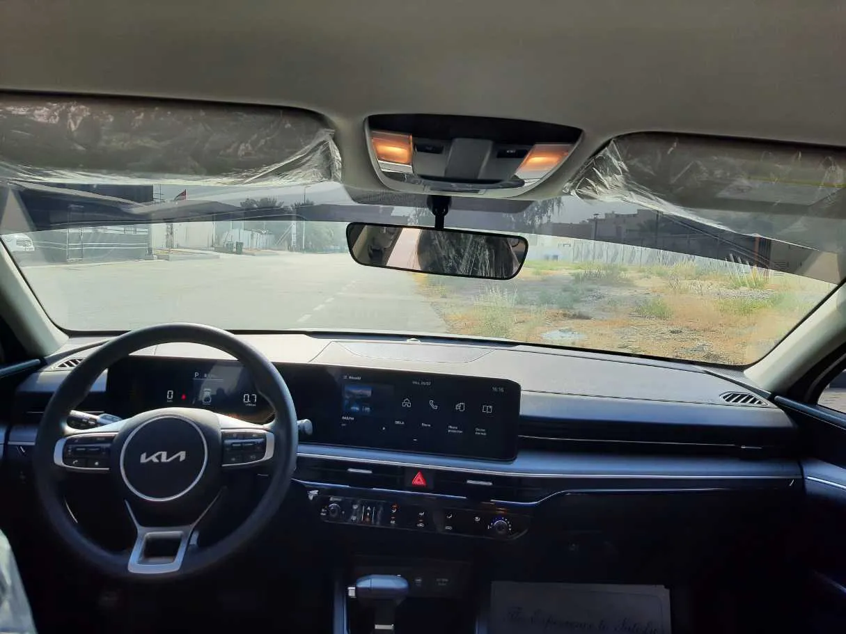 Car image 14