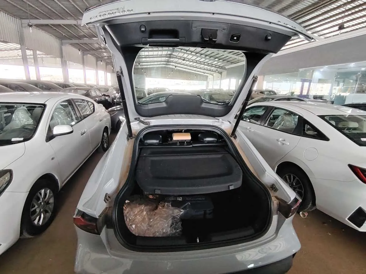 Car image 26
