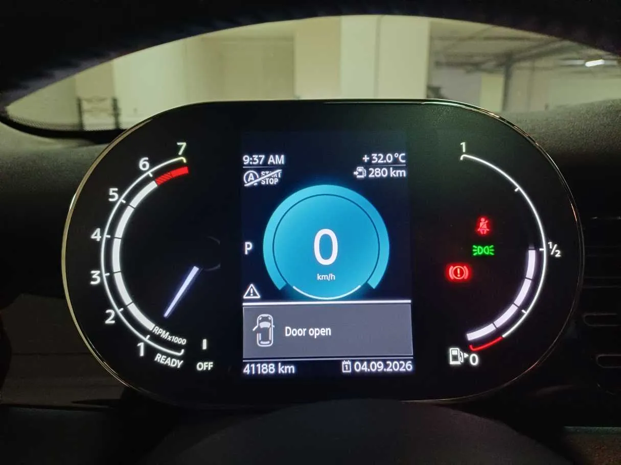 Car image 18