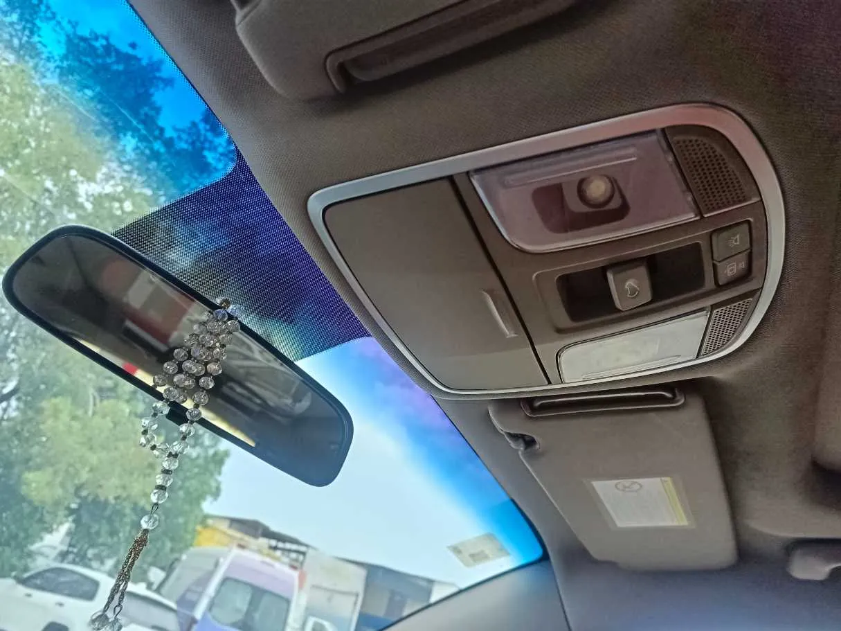Car image 29