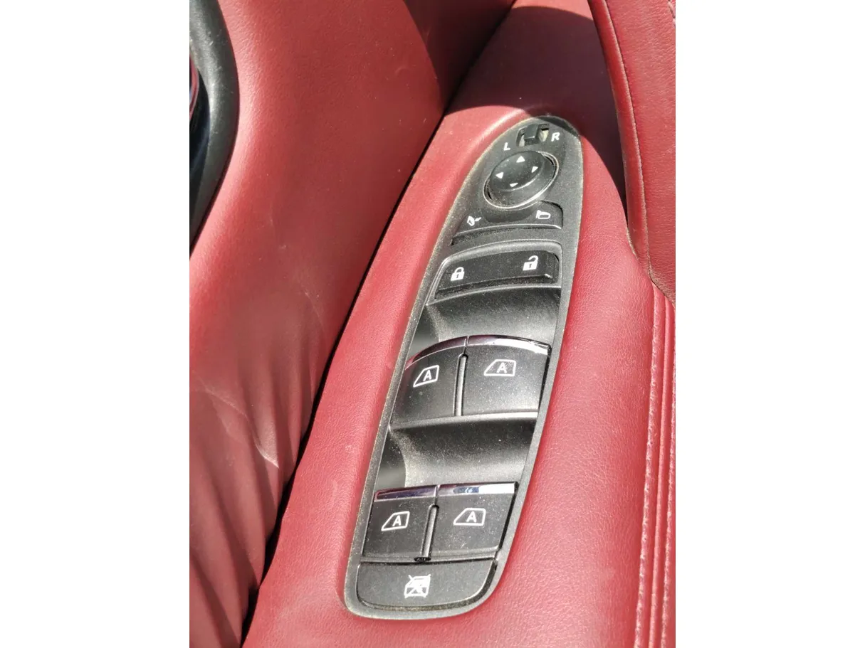 Car image 35