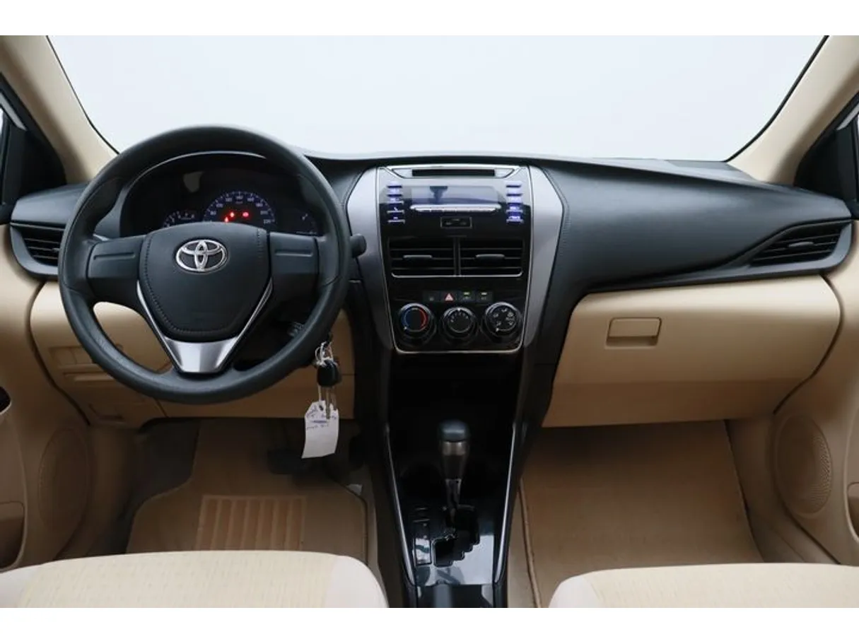 Car image 14