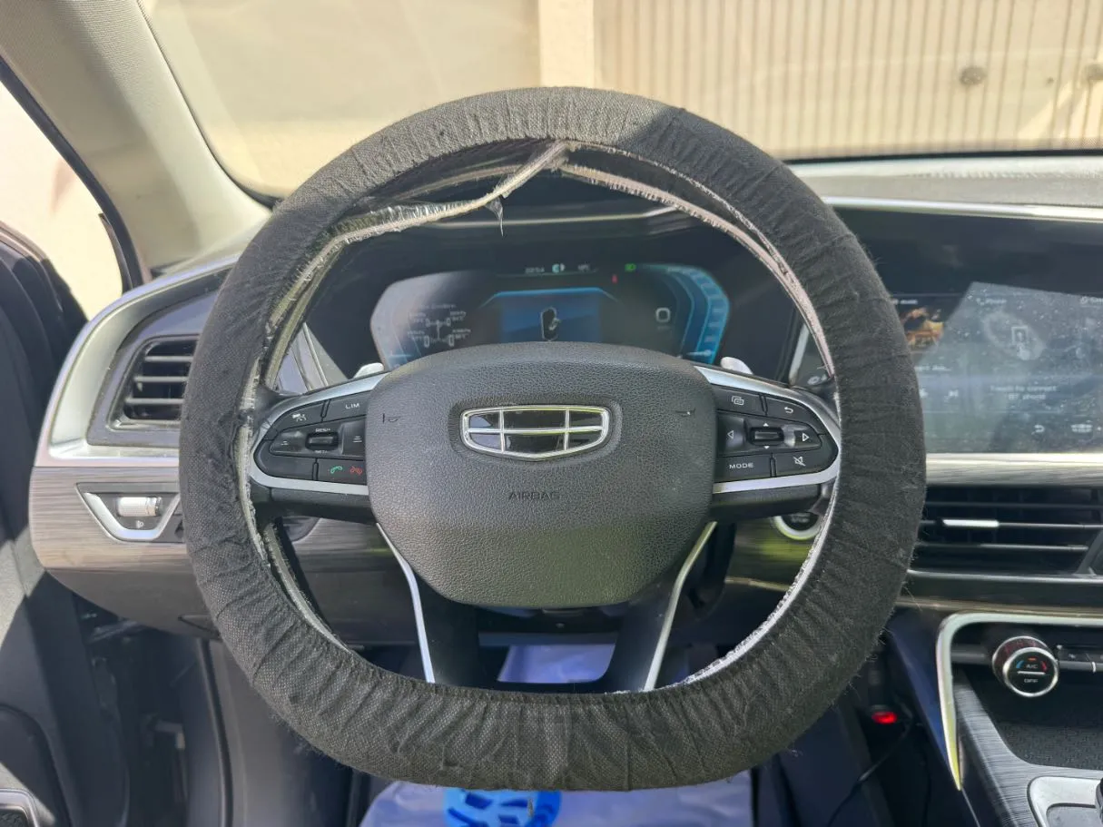 Car image 17